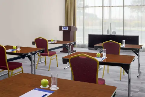 Hotel Holiday Inn Express Dubai - Jumeirah in Dubai — foto 3