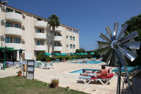 Mandalena Hotel Apartments in Παραλίμνι — foto 10