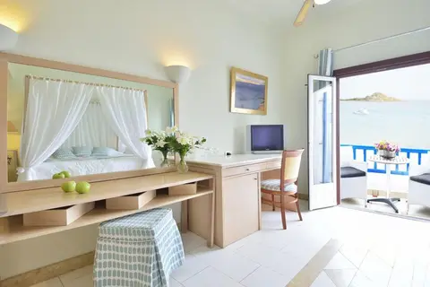 Petinos Beach Hotel in Πλατύς Γιαλός — foto 10