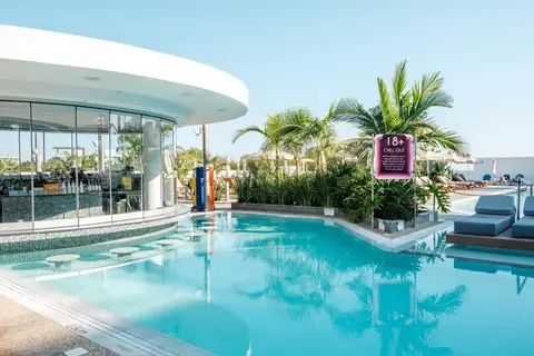 Kapetanios Bay Hotel in Παραλίμνι — foto 17