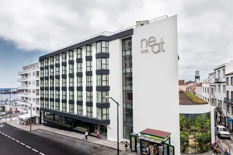 Neat Hotel Avenida in Ponta Delgada