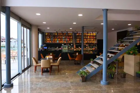 Metro Hotel Terminal in Tirana — foto 8