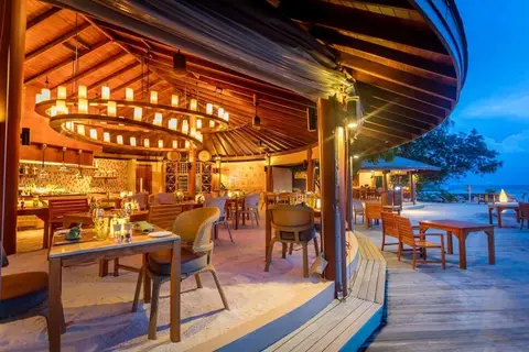 Centara Ras Fushi Resort & Spa Maldives in Centara Ras Fushi Resort & Spa — foto 6