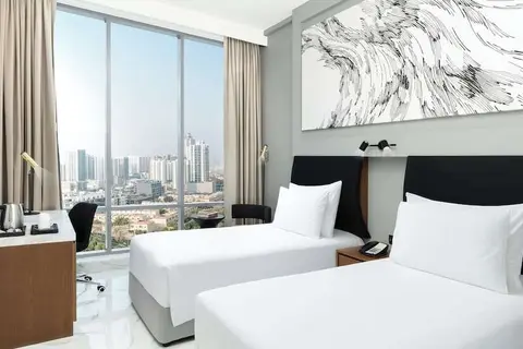 Holiday Inn Dubai Village Circle in Avalon hotel — foto 13