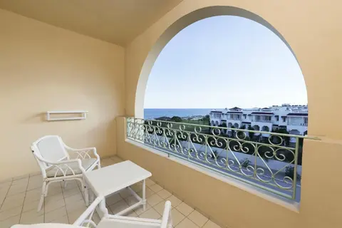 Iberostar Waves Averroes in Decorative Pond — foto 11