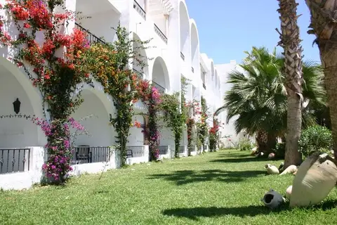 Hotel Nesrine in منارة الحمامات — foto 11