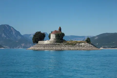 La Presqu île Serre-ponçon in Prunières — foto 22