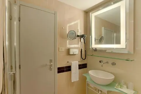 NH La Spezia in Gardone Riviera — foto 18