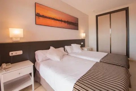 Aparthotel Fuengirola Beach in Fuengirola — foto 2