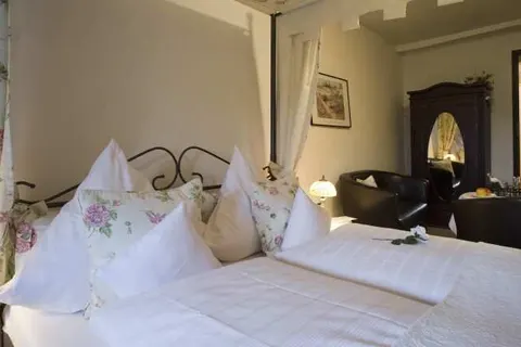 Burghaus en Villa Kronenburg foto 7