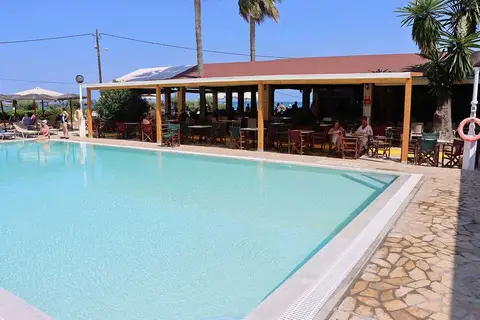 Angela Beach in Καρουσάδες — foto 24