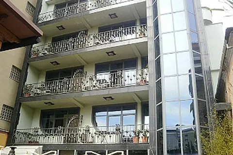 Elyse in Tirana