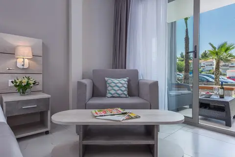 Dionysos Hotel & Suites in Δημοτική Ενότητα Παλλήνης — foto 14