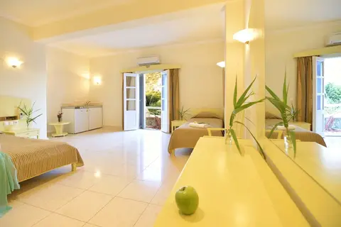 Petinos Hotel in Πλατύς Γιαλός — foto 30