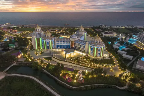 Delphin BE Grand Resort in Güzeloba Mahallesi — foto 18