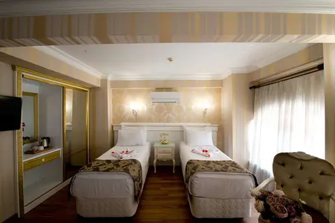 Golden Horn Sirkeci in İstanbul — foto 13