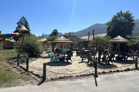 Camping A L Ombre Des Tilleuls in Peyrouse — foto 2
