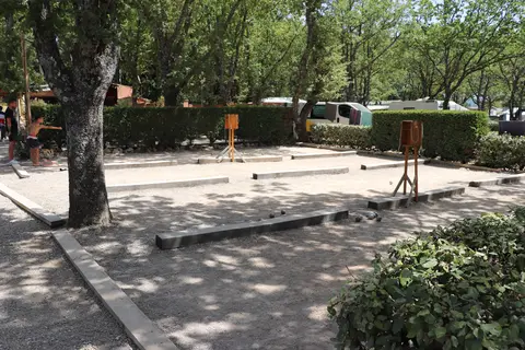 International D Aups in Aups — foto 20