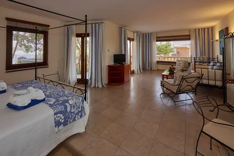 Hotel Petit Cala Fornells in Peguera — foto 18