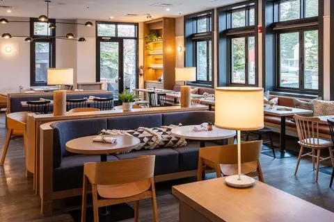 Elk & Avenue Hotel in Banff — foto 4