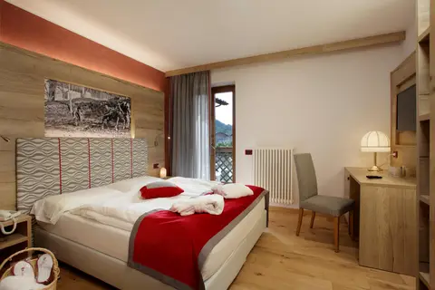 Tevini Dolomites Charming Hotel in Commezzadura — foto 20