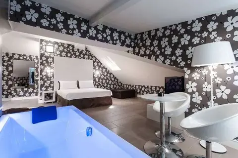 Color Mokambo Shore Design Hotel in Cesenatico — foto 5