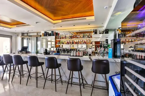Hotel California by Aycon in Sveti Stefan — foto 8