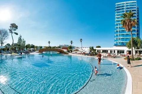 BG Tonga & Suites Tower Design Hotel in Santa Margalida — foto 19