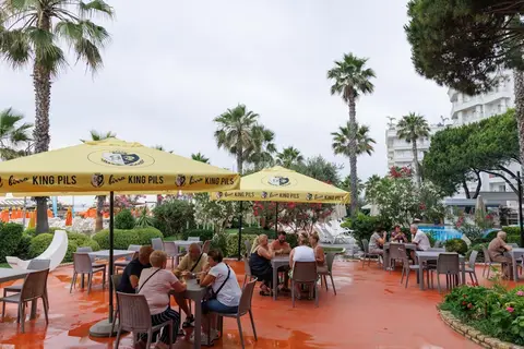 Fafa Beach Hotel in Golem — foto 9