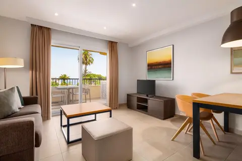 Ramada Hotel & Suites Club la Costa Resort in Fuengirola — foto 18