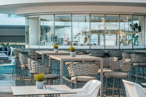 Kapetanios Bay Hotel in Παραλίμνι — foto 19