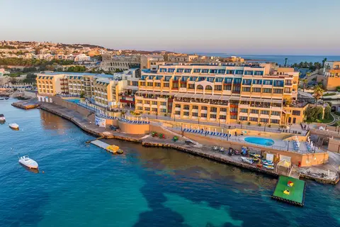 Verdi St. Georges Bay Marina in San Ġiljan