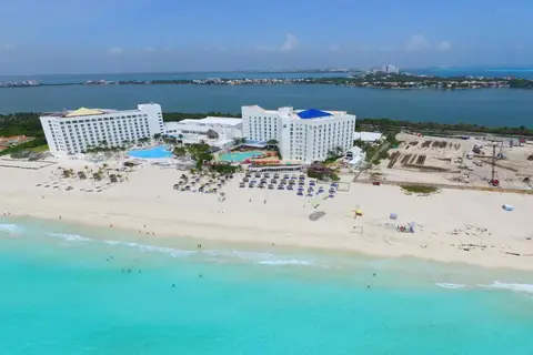 Sunset Royal Beach Resort in Cancùn