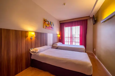 Golden Avenida Suites in Salou — foto 3