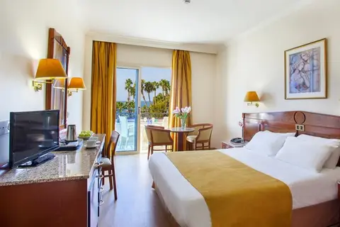 Kapetanios Limassol Hotel in Limassol — foto 11