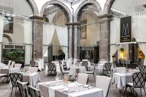 Palazzo Caracciolo Napoli in Napels, foto 5
