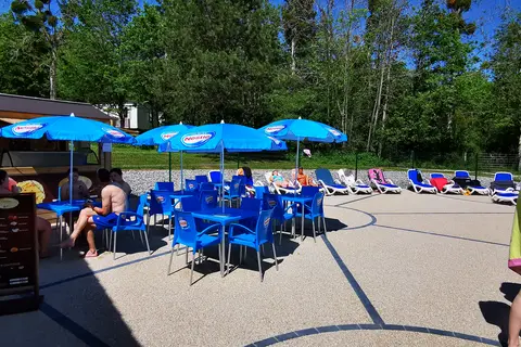Camping Du Bois De Reveuge in Huanne-Montmartin — foto 26