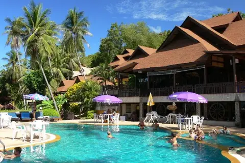 Hotel Coral Cliff Beach Resort in บ้านละไม — foto 12