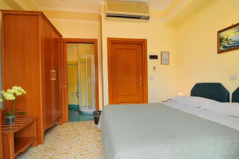 Hotel Tourist in Sorrento — foto 11