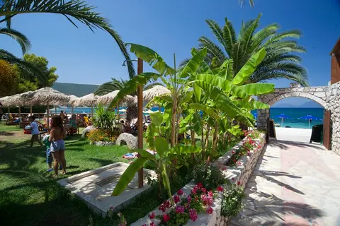 Camping Karavomilos Beach in Sami