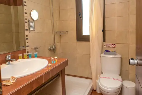 Thalassies Nouveau in Λιμενάρια — foto 14