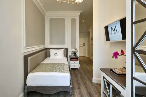 Mirrors Hotel in Beyoğlu — foto 8