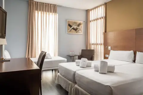 Hotel Madanis in L'hospitalet De Llobregat — foto 3