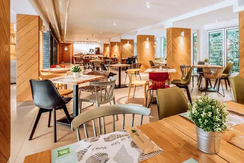 Ibis Styles Golden Sands Roomer in Sunrise — foto 13