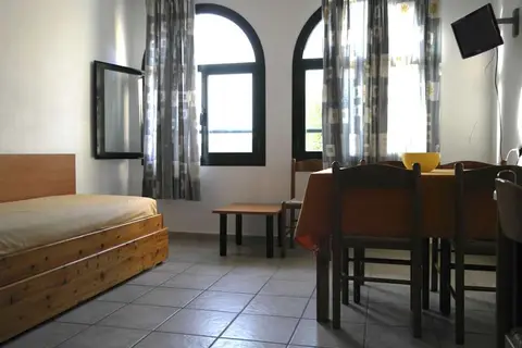 Nireas Studios & Appartementen in Αχαράβη — foto 11