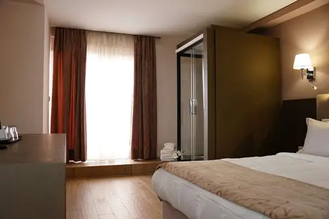 Doanesia Premium Hotel & Spa in Tirana — foto 13
