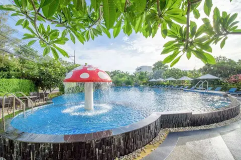 Golden Beach Cha-am Hotel in ชะอำ