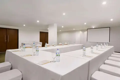 Ramada by Wyndham Colombo in Colombo — foto 19