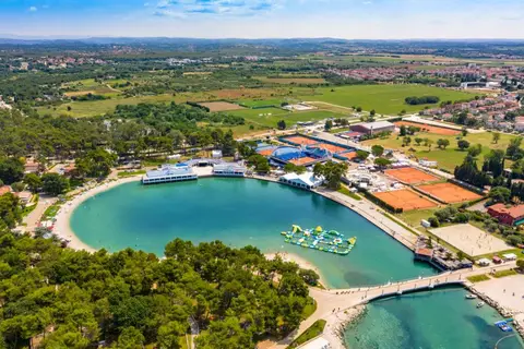 Apartments Amfora Plava Laguna in Bašanija