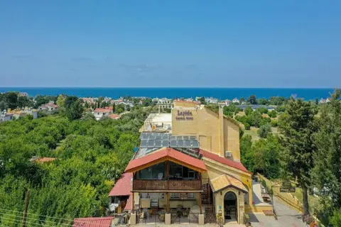 Lapida Hotel in Lapta